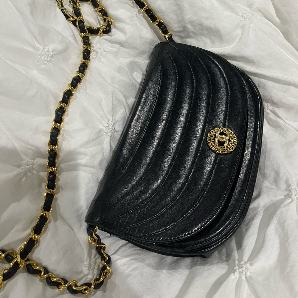 100%Authentic Vintage chanel half moon 24k gold single flap lambskin leather bag
